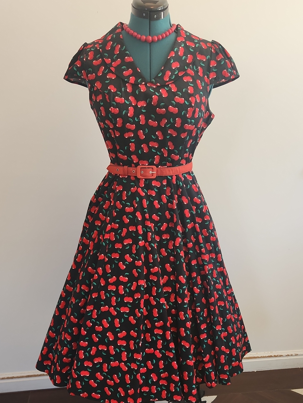🍒 Vintage-Inspired Black Dress with Red Cherry Print SZ 6